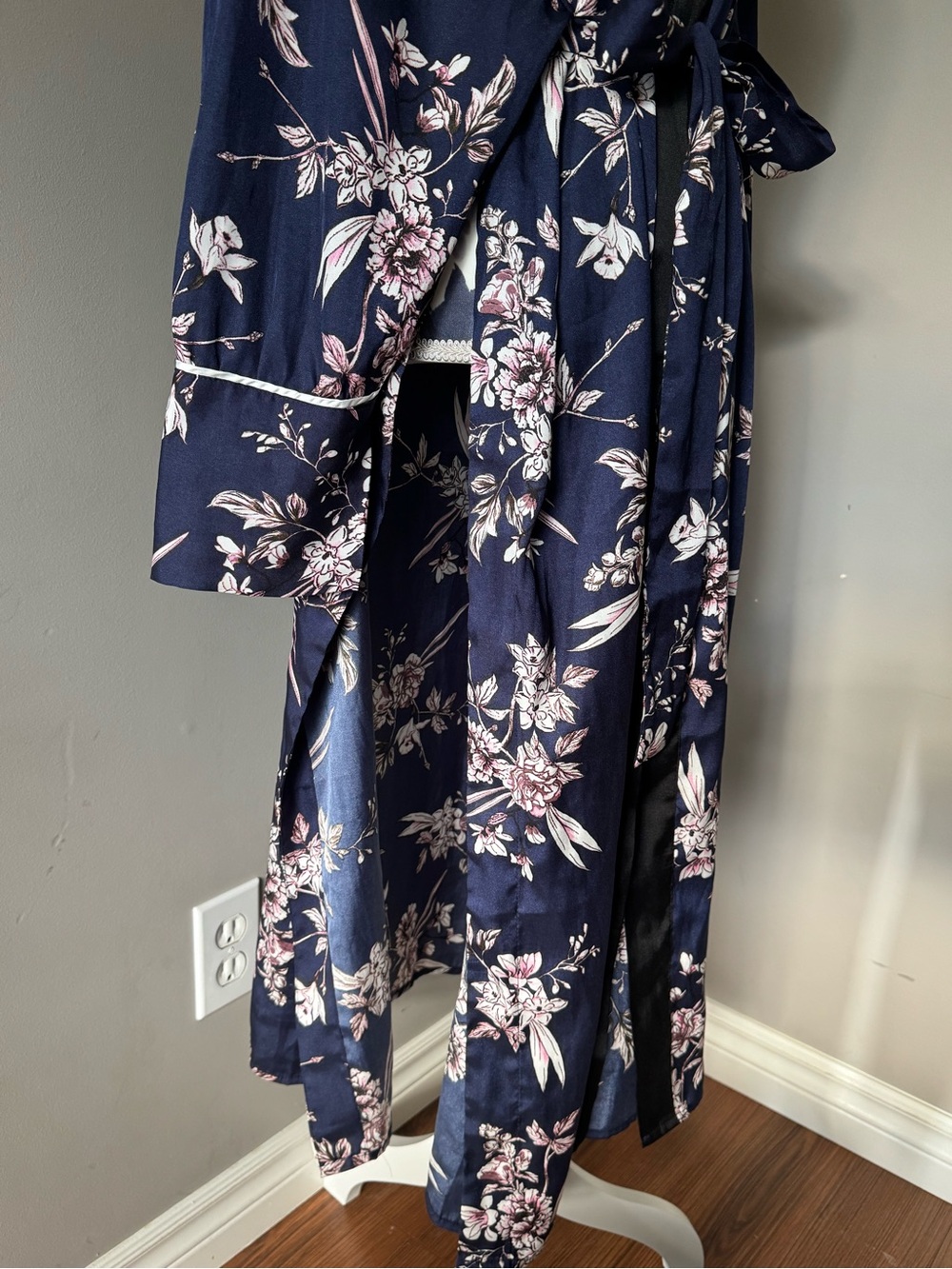 Navy Floral Kimono Robe with Black Trim - Picture 4 of 8